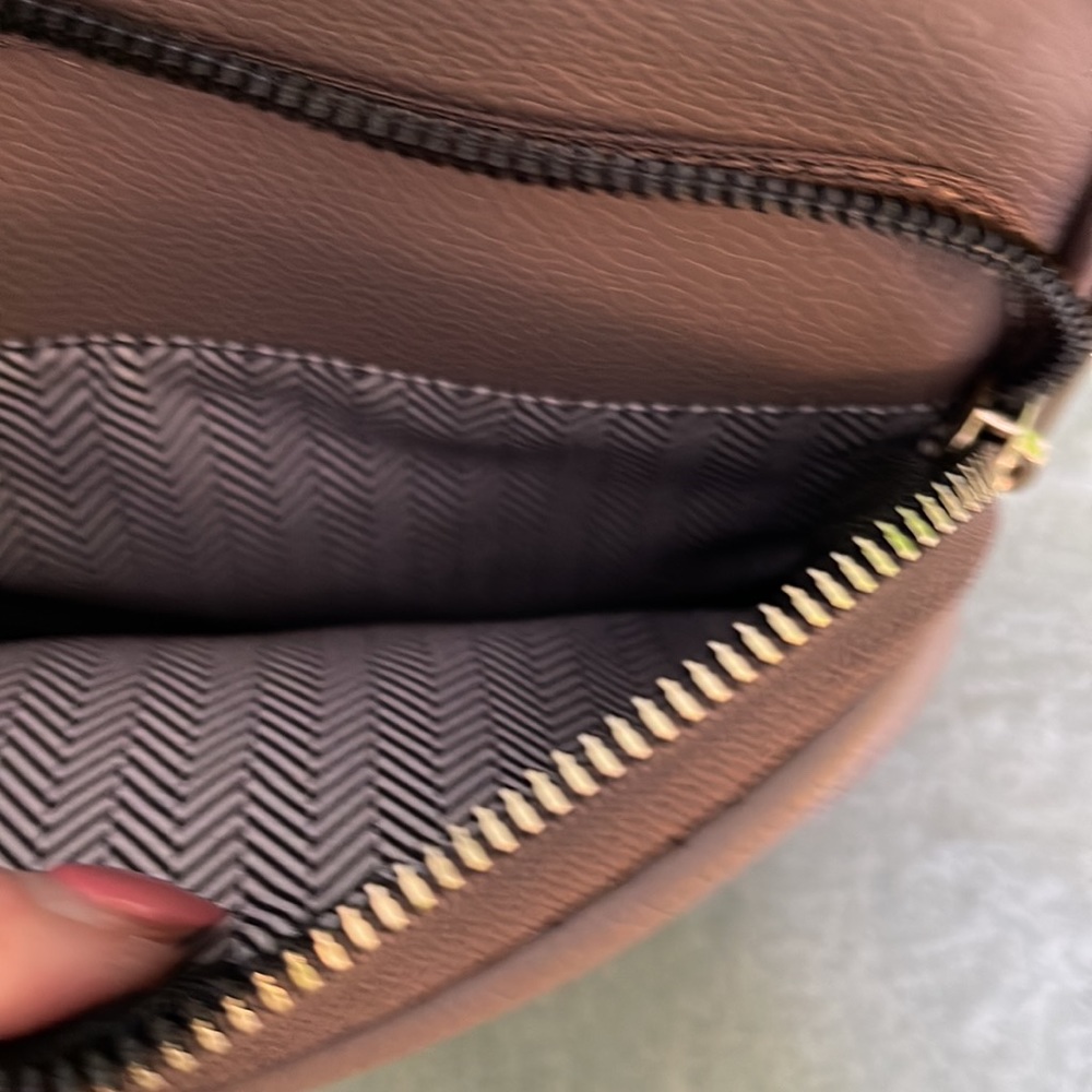 Crossbody - Picture 7 of 9